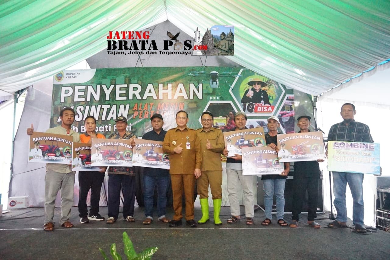 Dukung Program 10 Ton Bisa, Bupati Sudewo Serahkan 29 Alsintan untuk Petani Pati