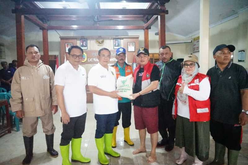 Turun ke Lokasi Banjir Dukuhseti, Bupati Sudewo Pastikan Logistik Aman dan Dorong Dapur Umum