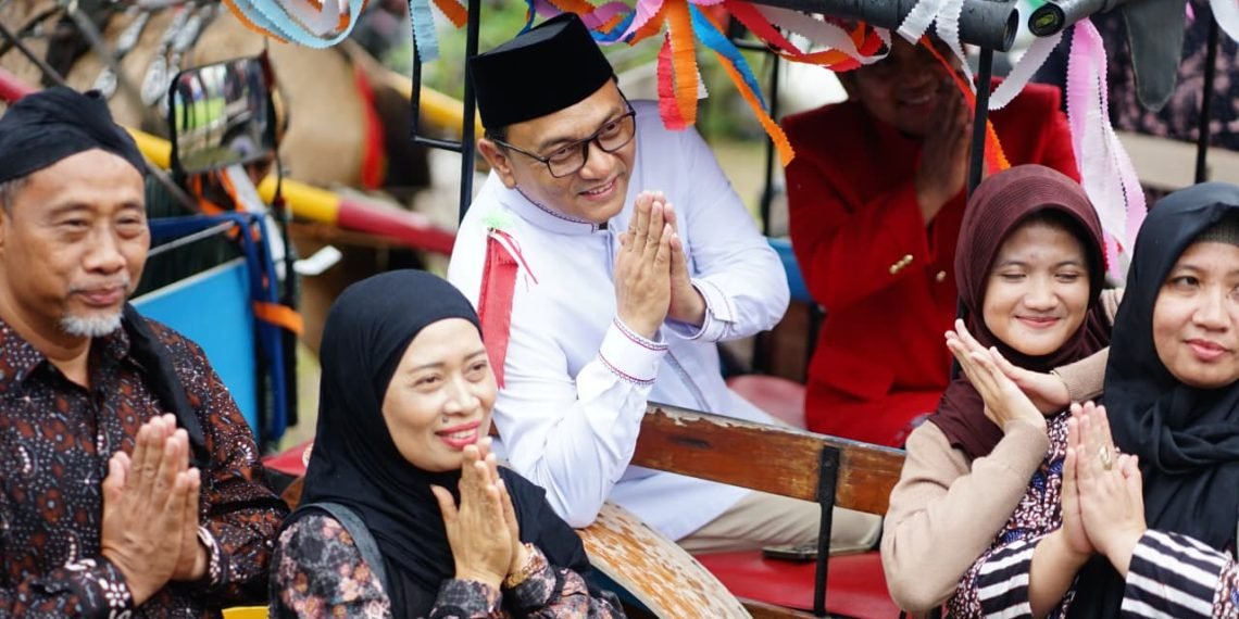 Kirab Ganti Luwur Simbah Kyai Pati Wasis Joyokusumo, Plt. Bupati Tegaskan Pentingnya Merawat Jejak Sejarah