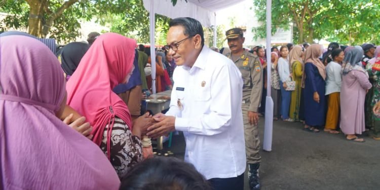Jelang Lebaran, Pasar Murah di Cluwak Diserbu Warga