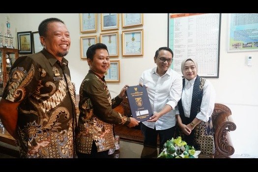 Chandra Kampanyekan Ayah Hadir untuk Anak, Ambil Rapor Tak Sekadar Formalitas